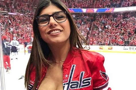 are mia khalifa tits fake|Porn star Mia Khalifa claims she needs surgery after her fake。